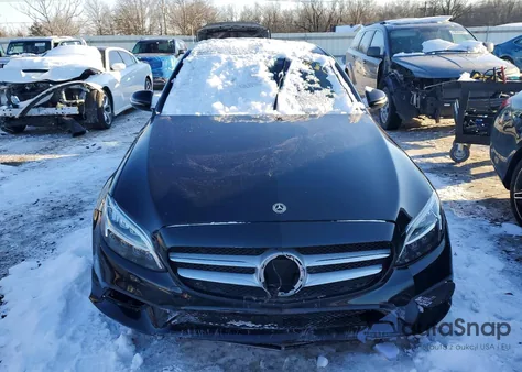 2019 Mercedes-Benz C 300 4Matic z USA, uszkodzony, nr VIN 55SWF8EB9KU315254